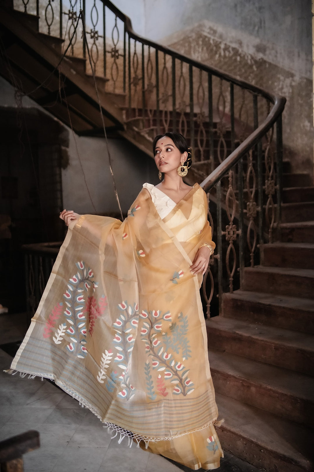 Golden Muslin Jamdani with Handwoven Floral Motifs Saree