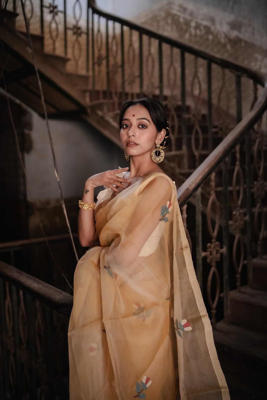 Golden Muslin Jamdani with Handwoven Floral Motifs Saree