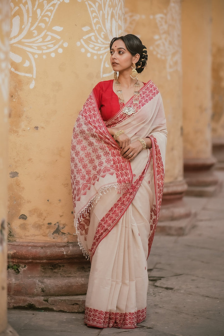 Regal Multi-Flower Lal Sada Handwoven Jamdani Saree