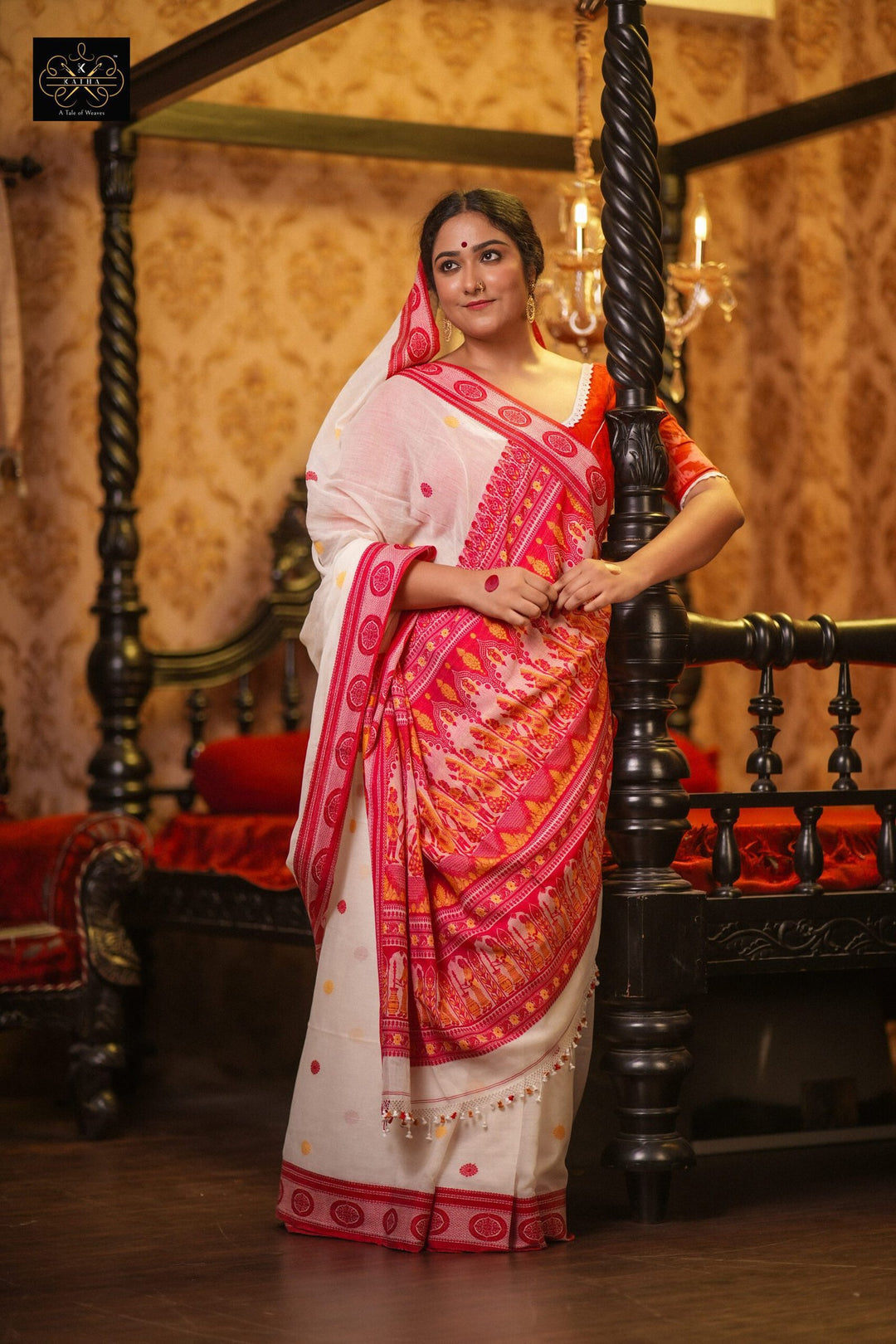 Bonedi Collection – Trinetra Lal Sada Mahapar Jamdani