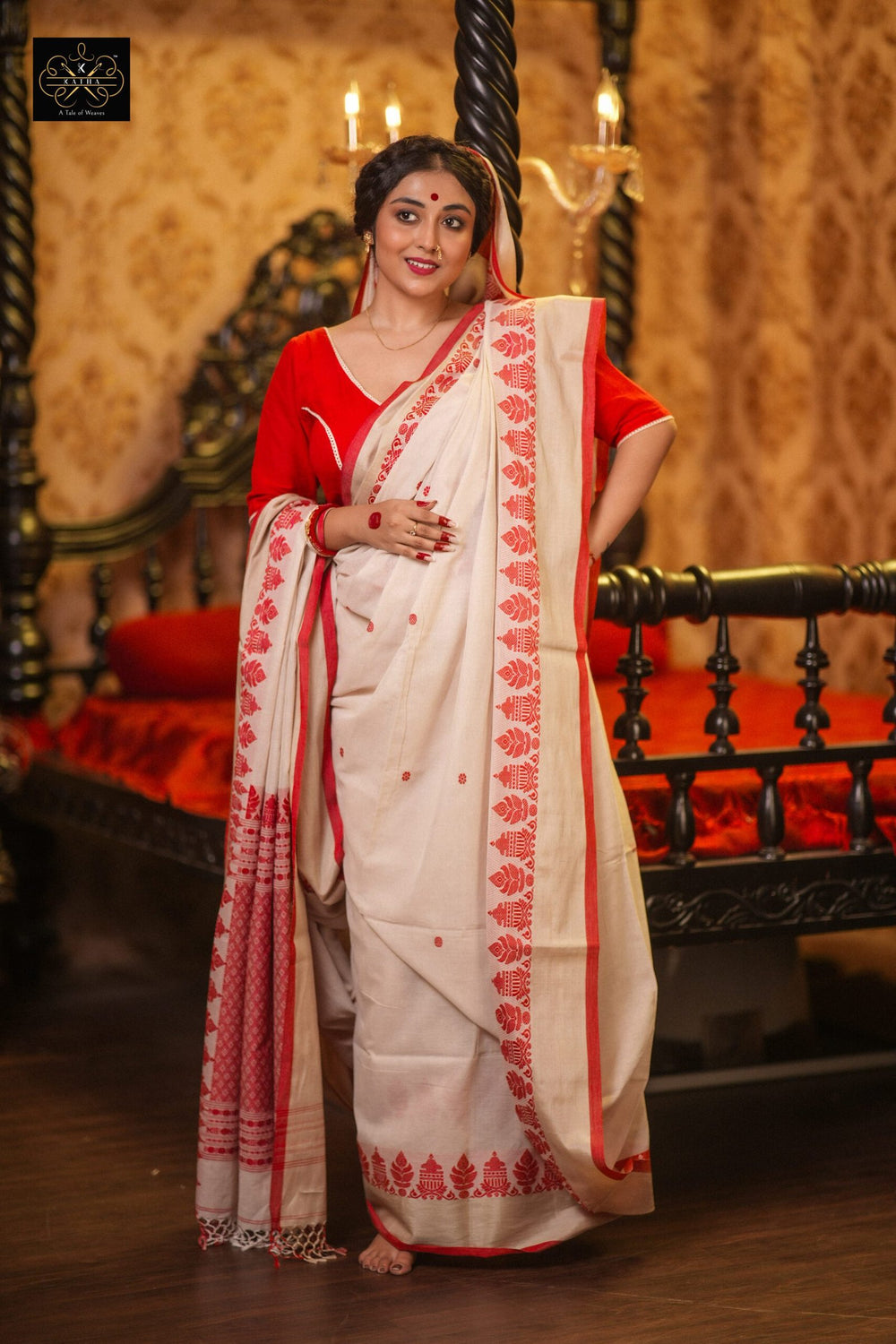 Kadambari - Lal Sada Tussar Paar Jamdani Saree