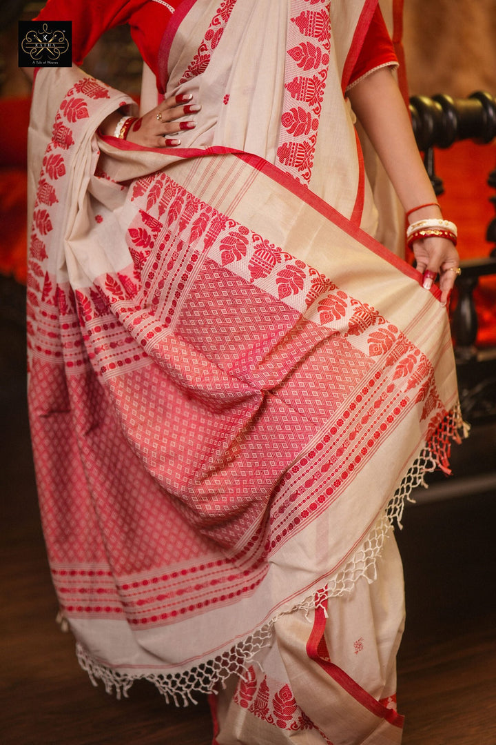 Kadambari - Lal Sada Tussar Paar Jamdani Saree