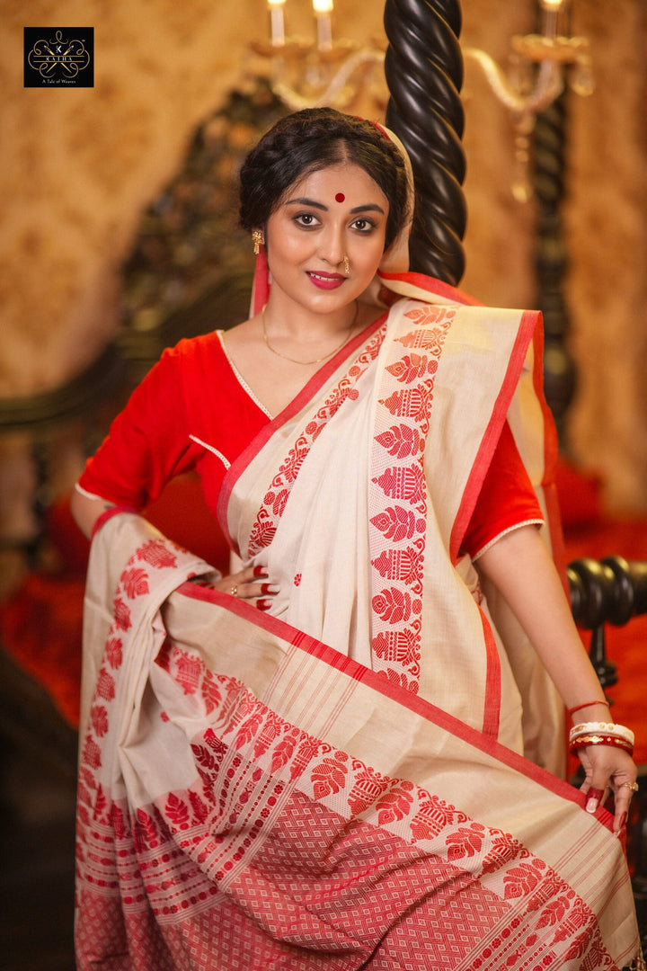 Kadambari - Lal Sada Tussar Paar Jamdani Saree