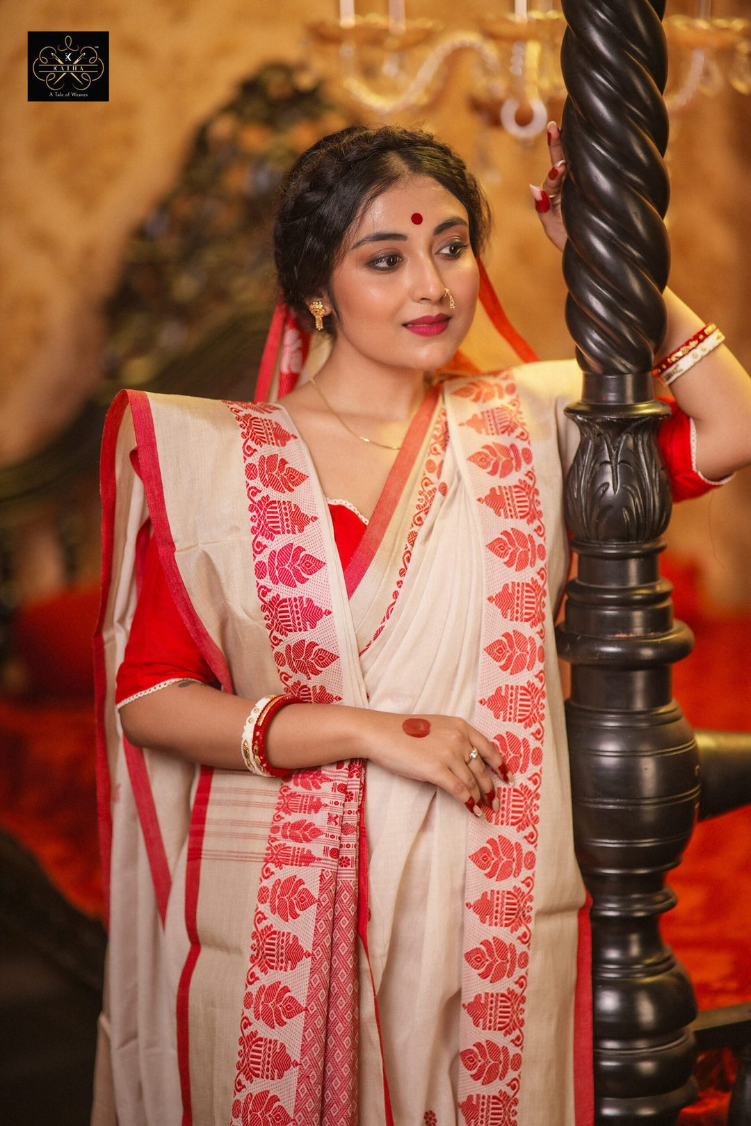 Kadambari - Lal Sada Tussar Paar Jamdani Saree