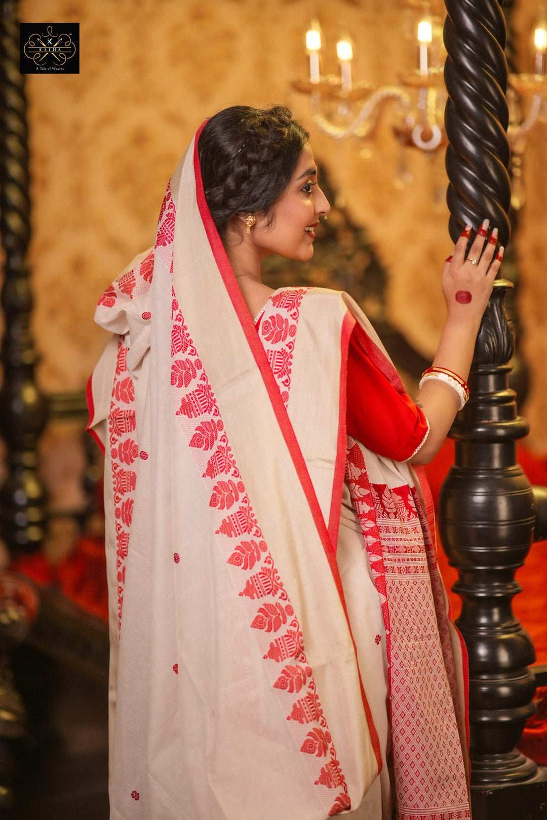 Kadambari - Lal Sada Tussar Paar Jamdani Saree
