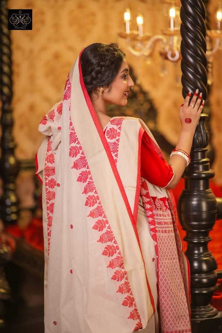 Kadambari - Lal Sada Tussar Paar Jamdani Saree