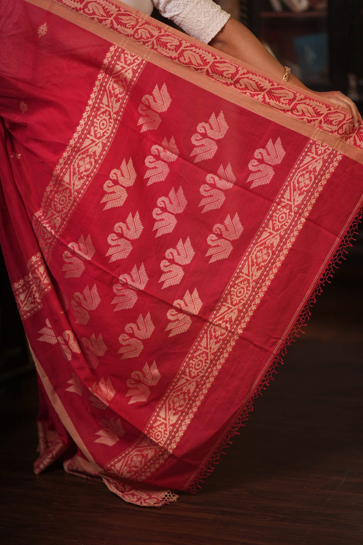 Kadambari – Lal Sada Tussar Paar Jamdani Saree