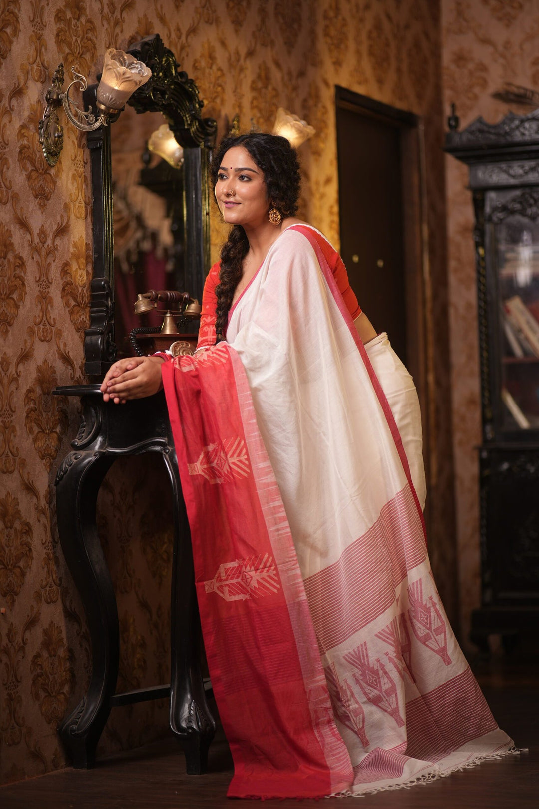 Sundori - Lal Sada Mahapar Jamdani Saree