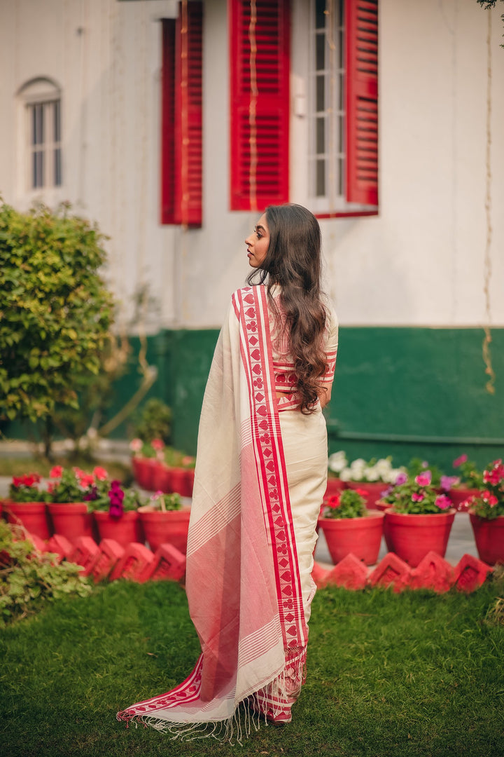 Tasher Desh Lal Sada Putul Jamdani Saree