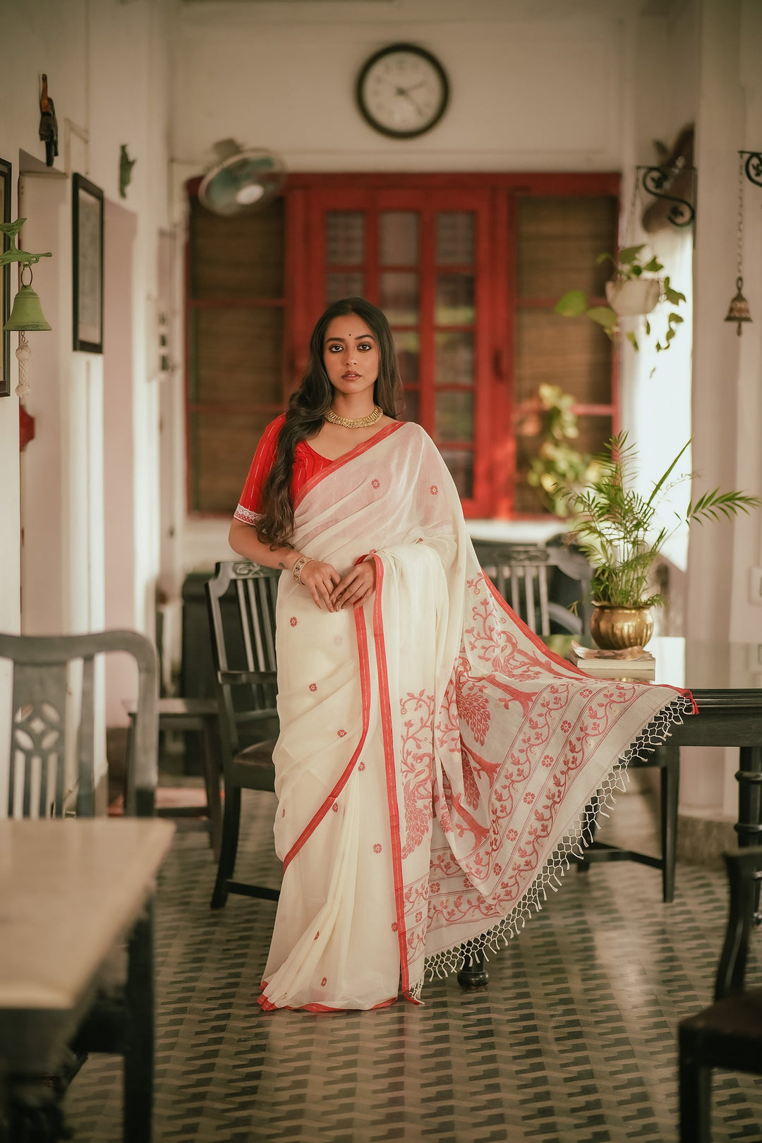Lal Sada Mayur Pankhi Jamdani Saree