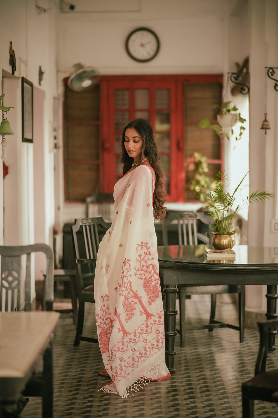 Lal Sada Mayur Pankhi Jamdani Saree