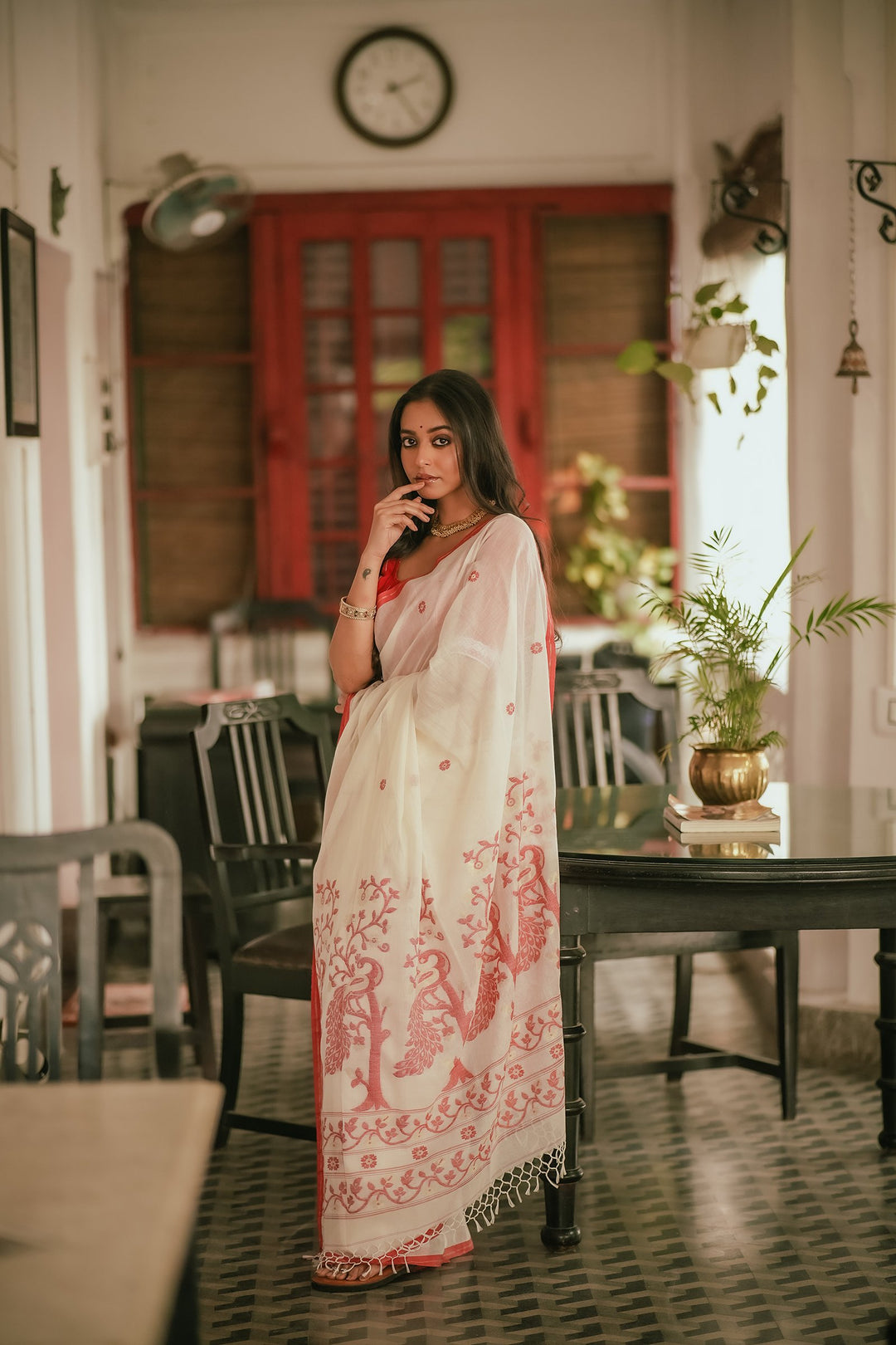 Lal Sada Mayur Pankhi Jamdani Saree
