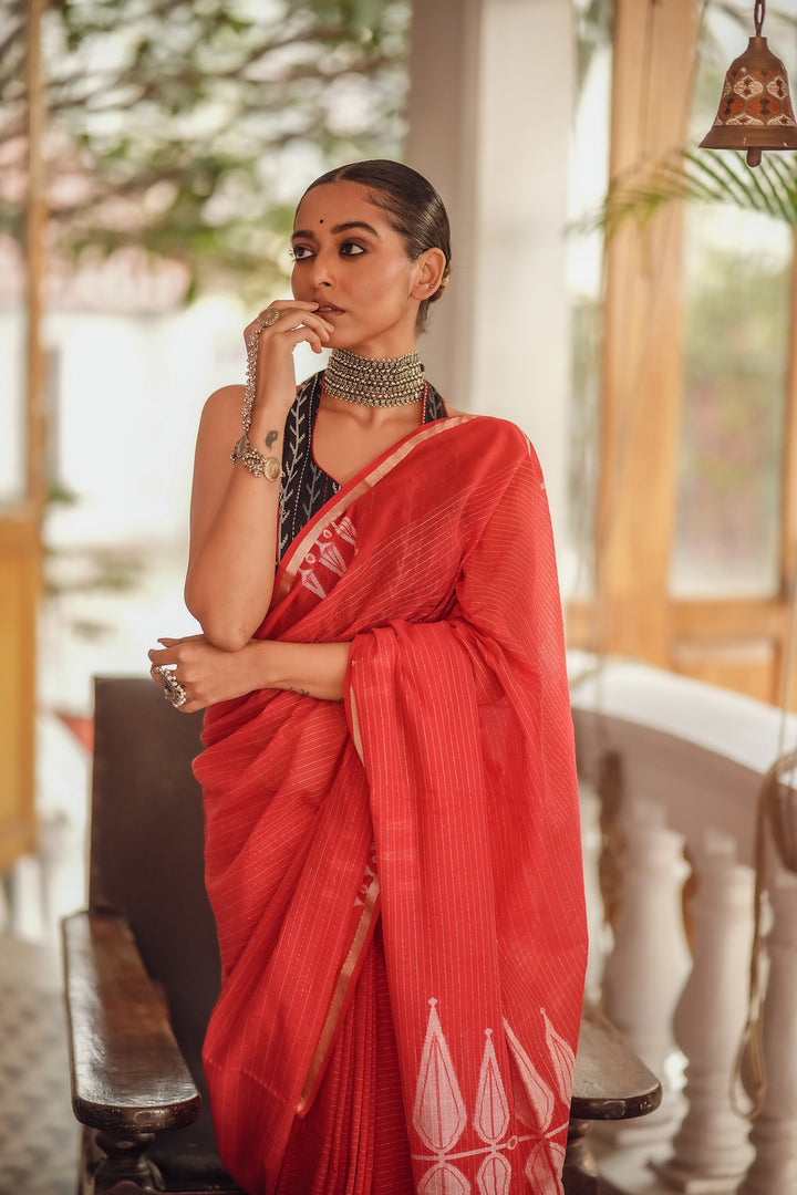 Red and White Spear Headed Zari Jamdani Saree