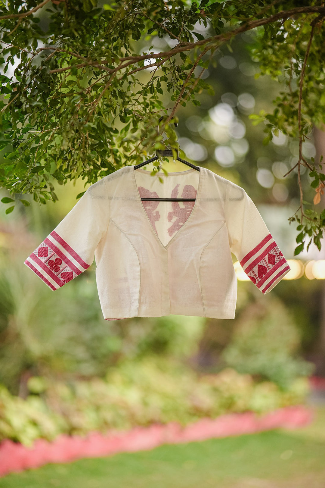 Putul Lal Sada Jamdani Blouse (White and Red)