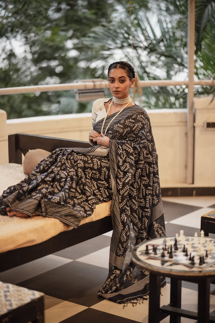 Thousand Emeralds Navy Blue Jamdani Saree
