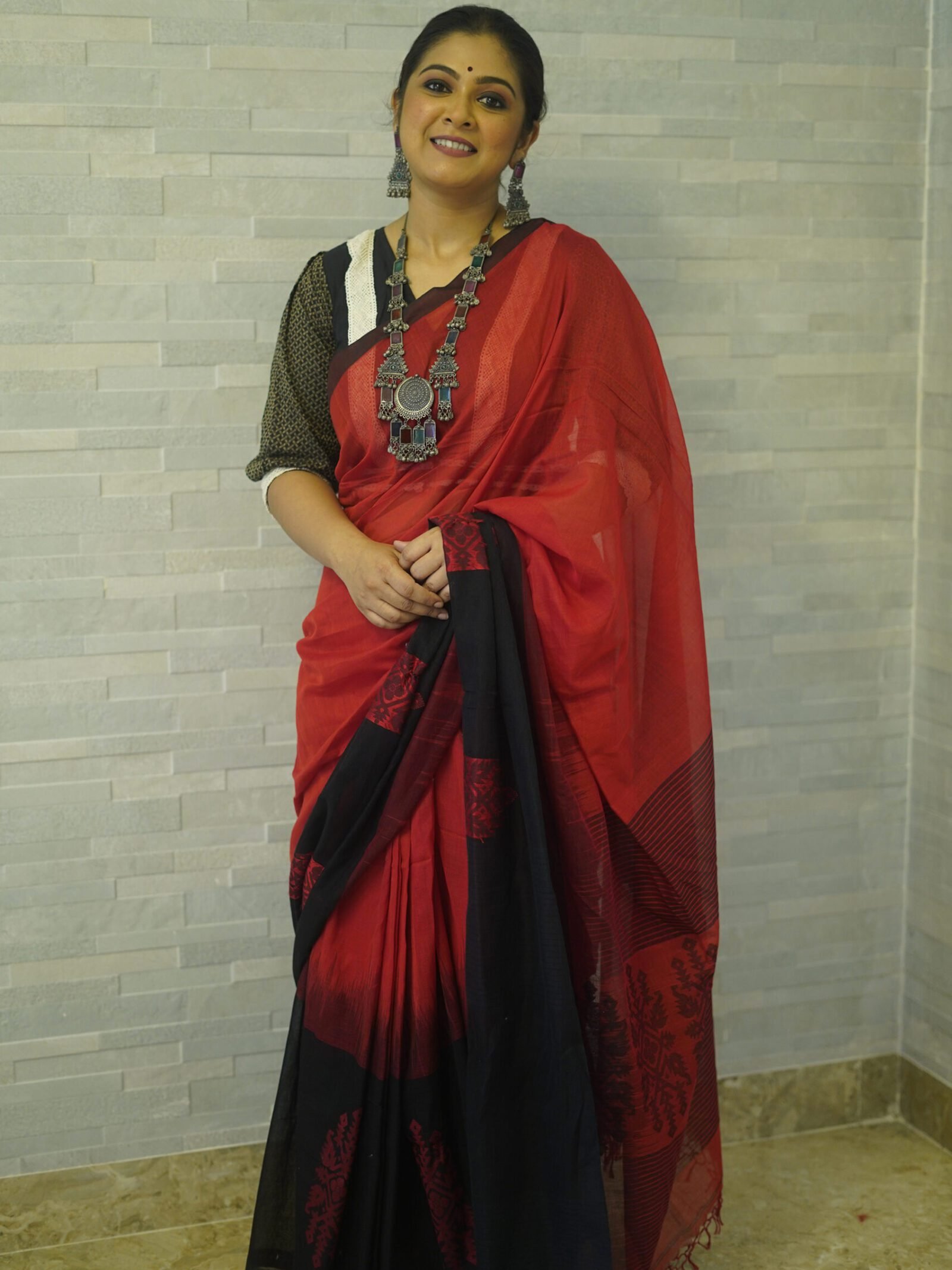 Red Winger Black Bird Mahapar Jamdani Saree