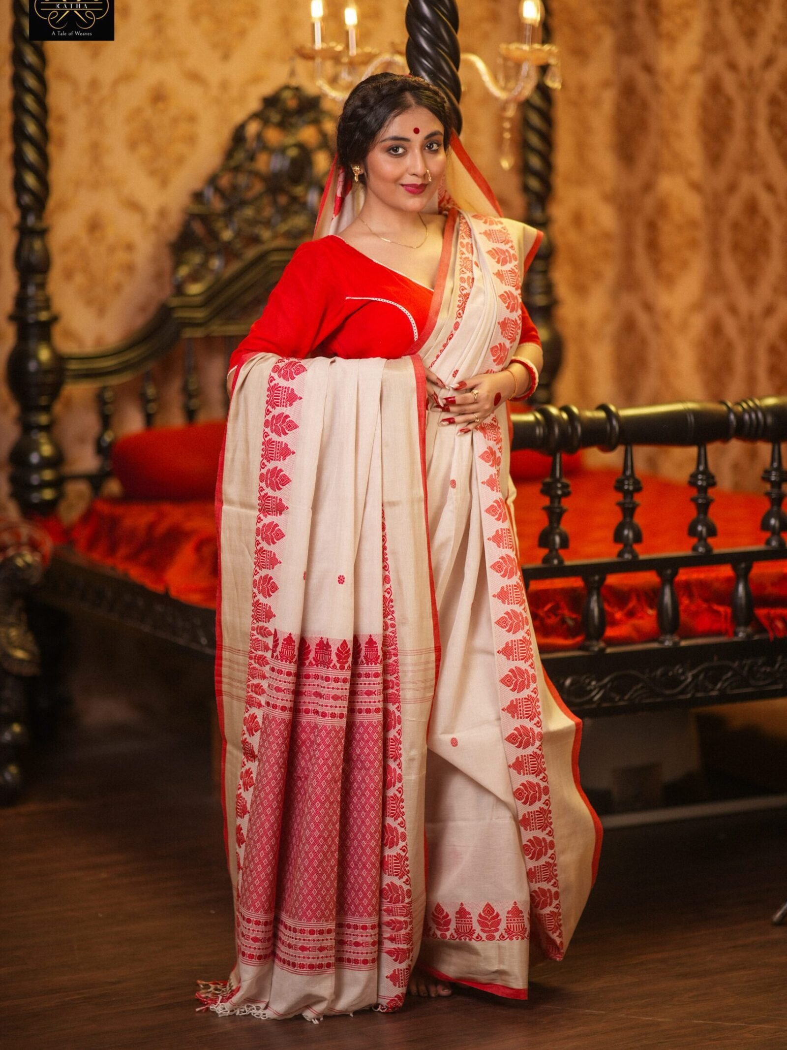 Kadambari - Lal Sada Tussar Paar Jamdani Saree