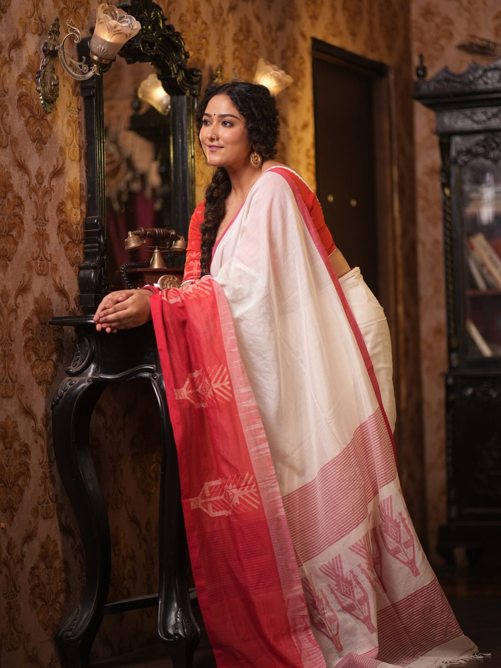 Sundori - Lal Sada Mahapar Jamdani Saree