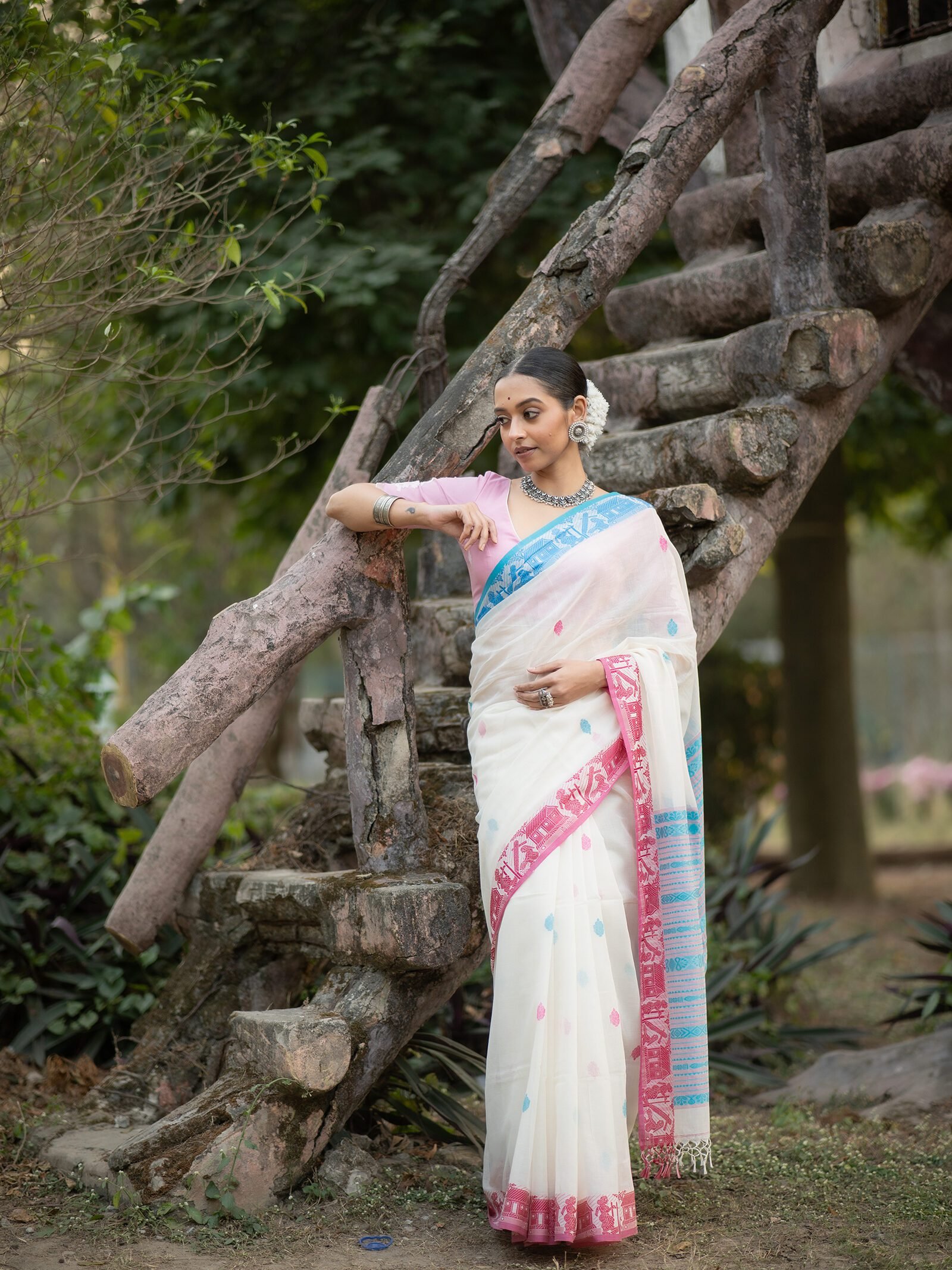 Akashi Golap – White Cotton Baluchari Saree